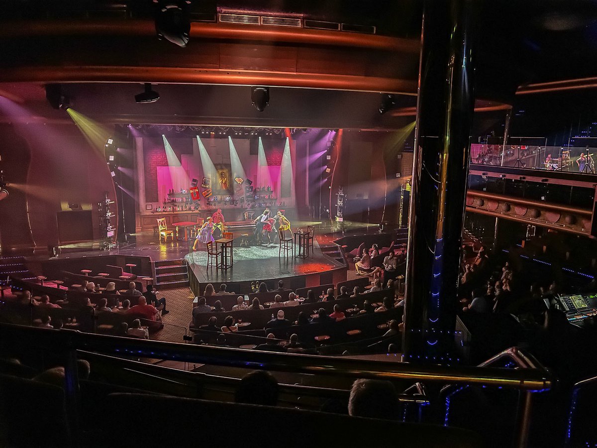 Robelighting's tweet image. The action-packed 1500-capacity Showtime Theatre of the 306-metre long Carnival Magic has been recently upgraded with the installation of @Robelighting #PAINTE, #LEDBeam350 &amp;amp; #MiniPointe luminaires, which were installed while the ship was still in operation around Miami.