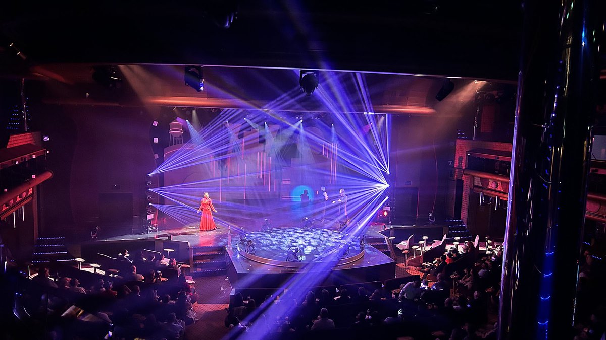 Robelighting's tweet image. The action-packed 1500-capacity Showtime Theatre of the 306-metre long Carnival Magic has been recently upgraded with the installation of @Robelighting #PAINTE, #LEDBeam350 &amp;amp; #MiniPointe luminaires, which were installed while the ship was still in operation around Miami.