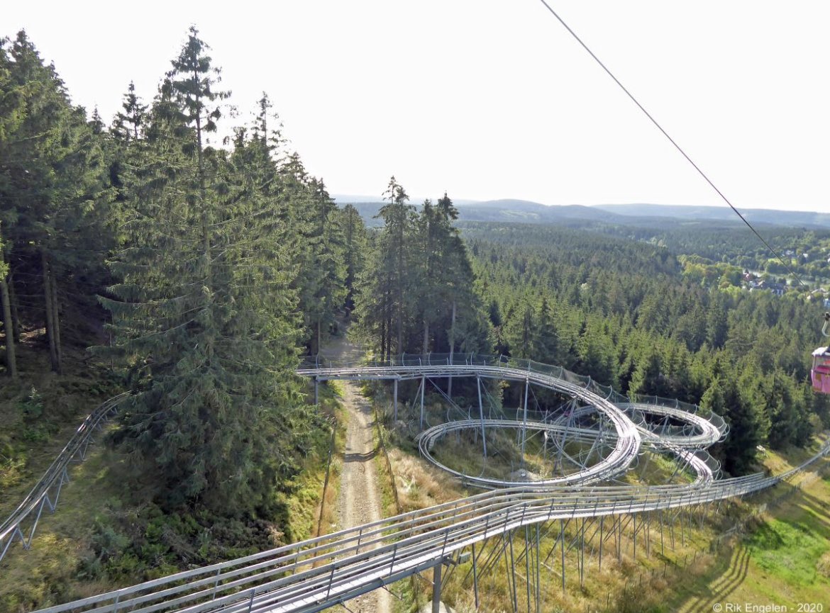 Alright all, it’s April 23rd! Another alpine coaster, which makes sense, as there are almost 250 just in Europe alone! This one is called BocksBergBob in Goslar, Germany 🇩🇪. It opened in 2012 and has a track length of about 3,700ft! Absolute middle of nowhere though 😅(📸RCDB)