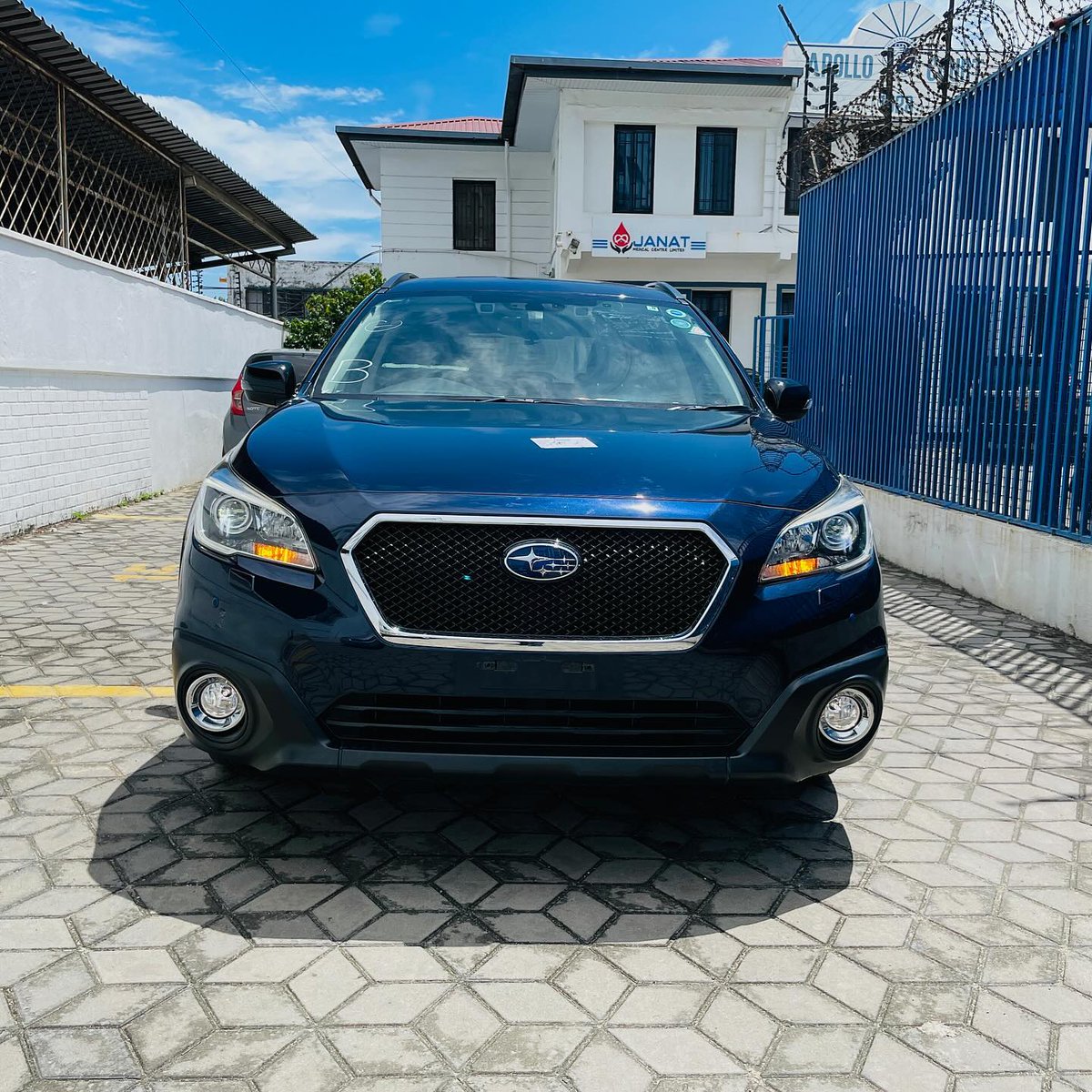 Subaru Outback (2017) 

Fully loaded Subaru Outback with low mileage ✅

📍Now Available 

Engine displacement : 2000cc