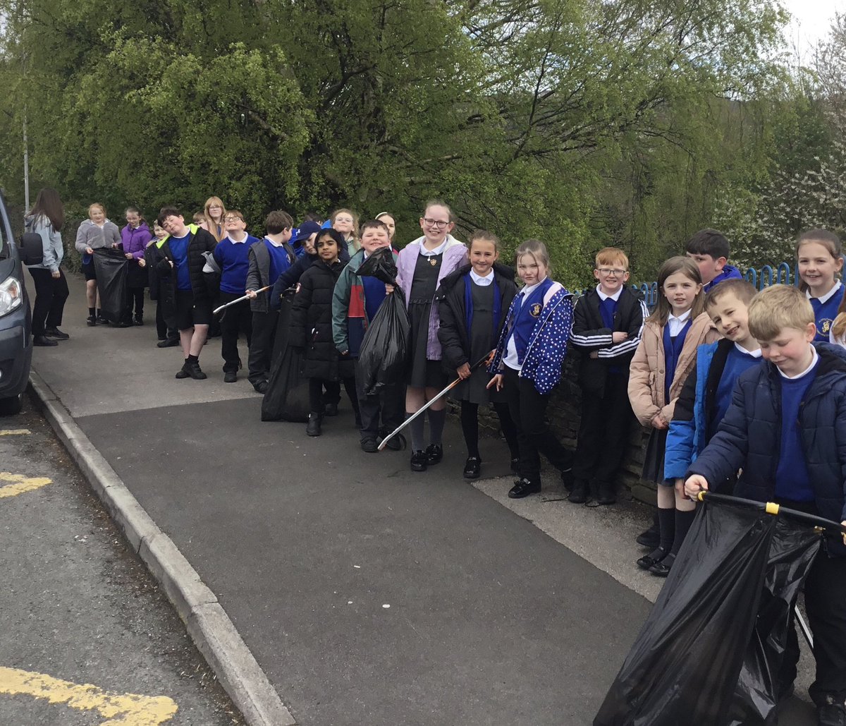 stjosephskly's tweet photo. #BirchClass leading by example on their ‘Social Day’ - picking up litter in school and our community! 🗑️♻️ @bcw_cat #SocialDay #CatholicEd https://t.co/ey5kNgsNgR