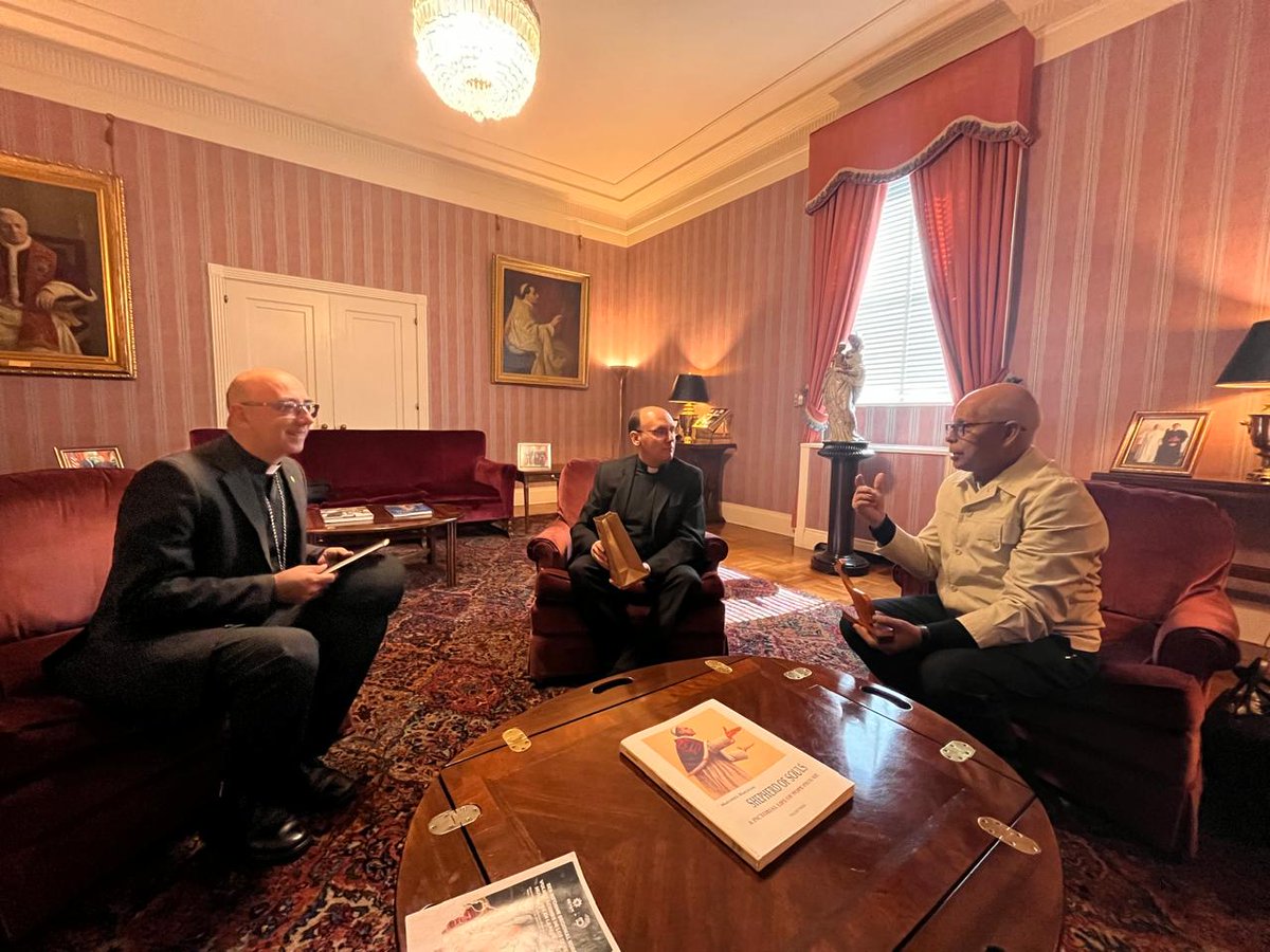 repam_amazonia's tweet image. Na manhã desta segunda-feira, 22/04, a #repam esteve reunida com o observador permanente da Santa Sé junto a @oea_oficial , Mons. Juan Antonio Cruz Serrano. 
.
.
.
.
.
#repam10años #amazônia #pueblosindigenas