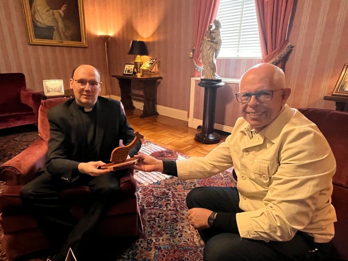 repam_amazonia's tweet image. Na manhã desta segunda-feira, 22/04, a #repam esteve reunida com o observador permanente da Santa Sé junto a @oea_oficial , Mons. Juan Antonio Cruz Serrano. 
.
.
.
.
.
#repam10años #amazônia #pueblosindigenas