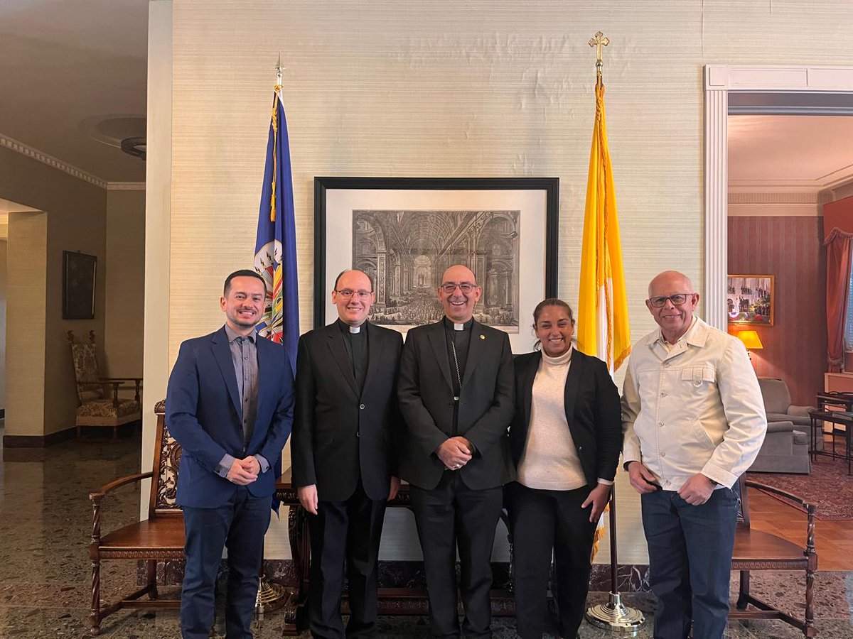 repam_amazonia's tweet image. Na manhã desta segunda-feira, 22/04, a #repam esteve reunida com o observador permanente da Santa Sé junto a @oea_oficial , Mons. Juan Antonio Cruz Serrano. 
.
.
.
.
.
#repam10años #amazônia #pueblosindigenas