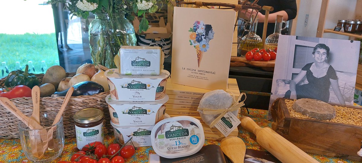 xanceda's tweet photo. ¡Feliz Día del Libro! ¡En nuestros perfiles de Instagram y Facebook sorteamos libros de La cocina sentimental con pack de producto para que probéis a hacer las recetas de nuestra fundadora! #lacocinasentimental #xanceda https://t.co/gcWKIRWsTi