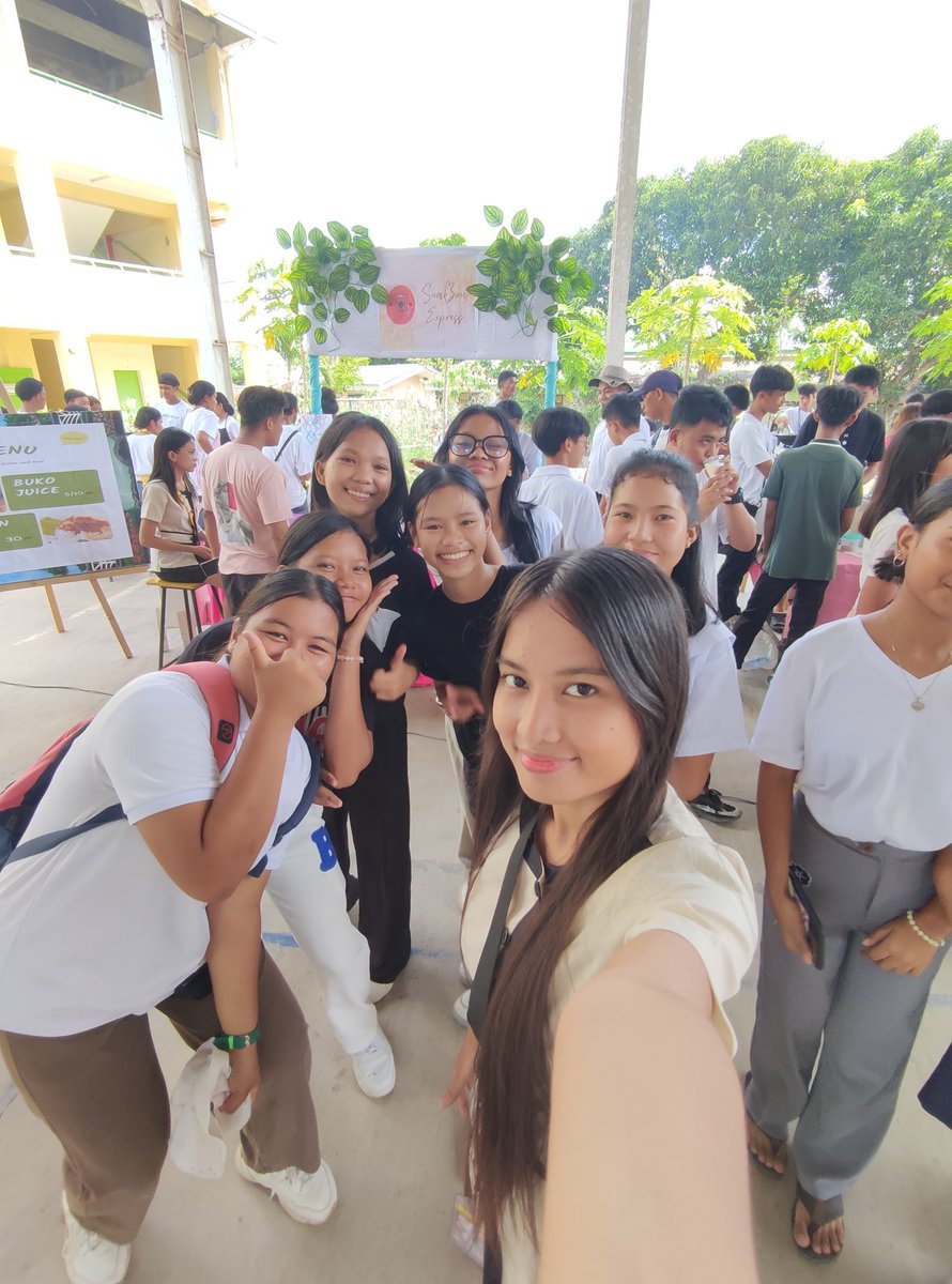 AQ3DNightnova's tweet photo. Back on X after 2 years - let's catch up on all the tweets I've missed!

(With my students, co-STs, CTs, and newly elected officers for Math Club held a while ago.) https://t.co/JK9W5lddXP