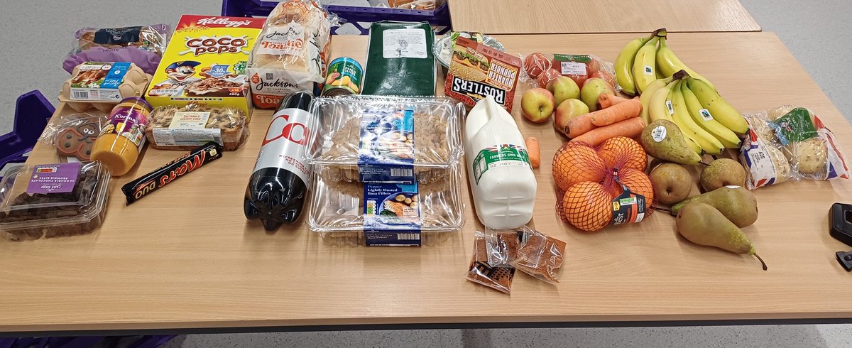GMYouthFed's tweet photo. This week's food at The Bread and Butter Thing hub, Partington Youth andCommunityCentre. The cost for this is £8.50 👇

Dan and the fantastic volunteers have packed the bags and are ready to serve from 1.30pm until 2pm. https://t.co/aVLDCUPCVS