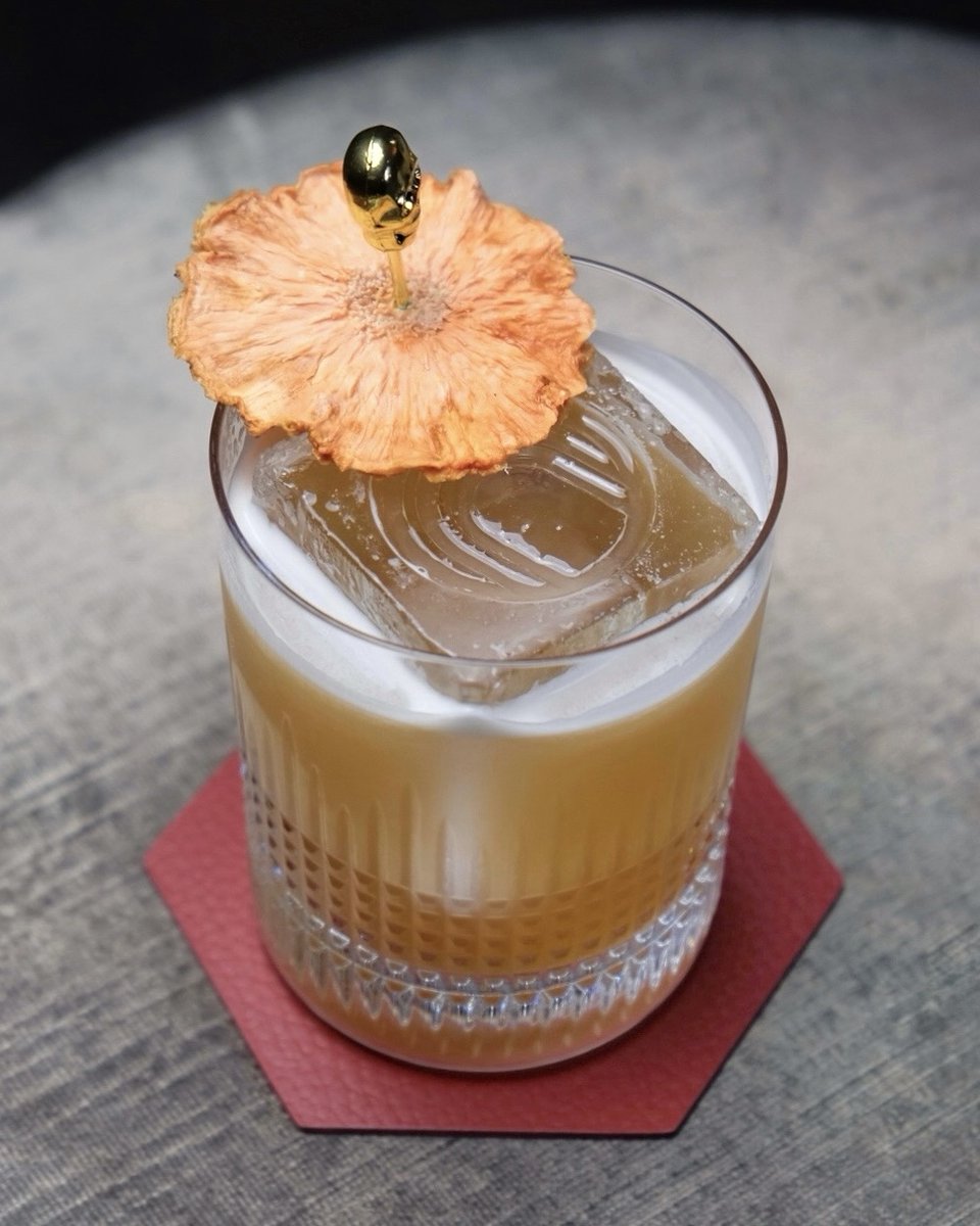 Baccarat's tweet photo. Baccarat and Zero Bond NYC unveil an elevated whiskey experience at the @Baccarat Whiskey Lounge, where a diverse selection of fine beverages is elegantly served in refined Baccarat barware.
#Baccarat x #ZeroBond, an unparalleled whiskey journey awaits. https://t.co/f8cRVL4Tkr