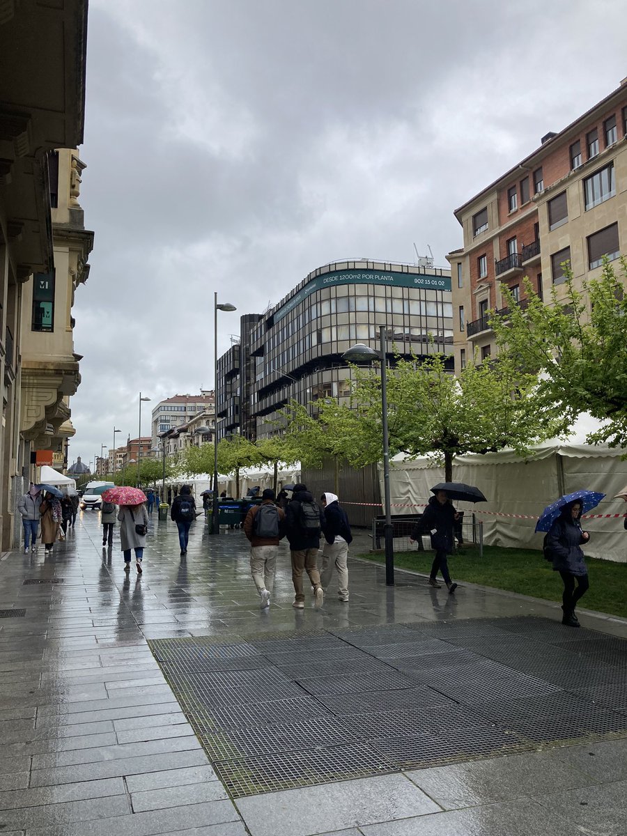 Natnunezm's tweet image. Contra viento y marea celebramos los libros en #pamplonairuña