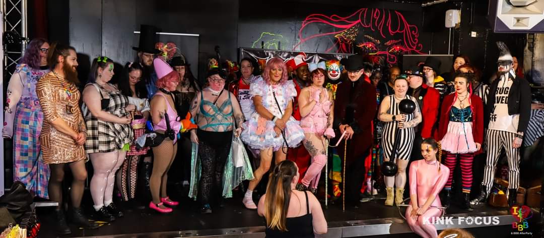 A record number of entrants for the best costume contest at BBB on Sunday afternoon. Can you spot me upfront and centre trying to hide myself away 🤣 The Governess was the judge and she didn't want to be accused of unconscious bias so I didn't win 😭 Was I robbed? Call the police