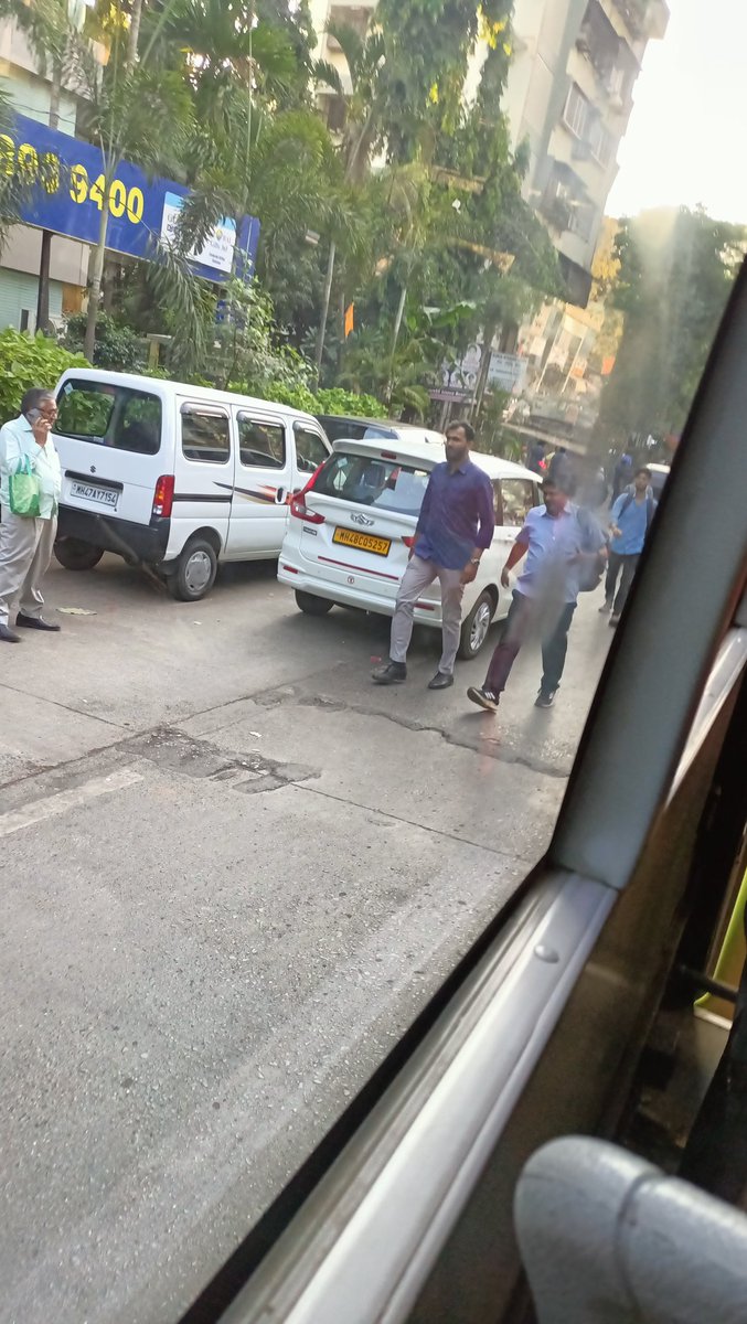 This car is illegally parked on Mandapeshwar Rd in Borivali West. This is near Chamunda Circle and there are other vehicles that are double parked and it's causing problems for pedestrians and vehicles. @MTPHereToHelp @CPMumbaiPolice @Rtr_IPS