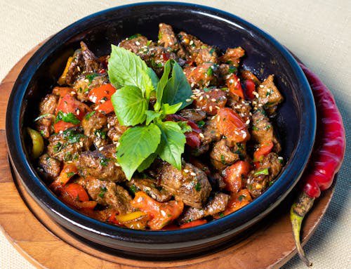 TheTravelHub11's tweet photo. Goulash, originating in Eastern Central Europe 

Which European cuisine is your favourite? 

#cogcmgk2024 #travelfoodie #travel #traditional https://t.co/h59ihdPDm4