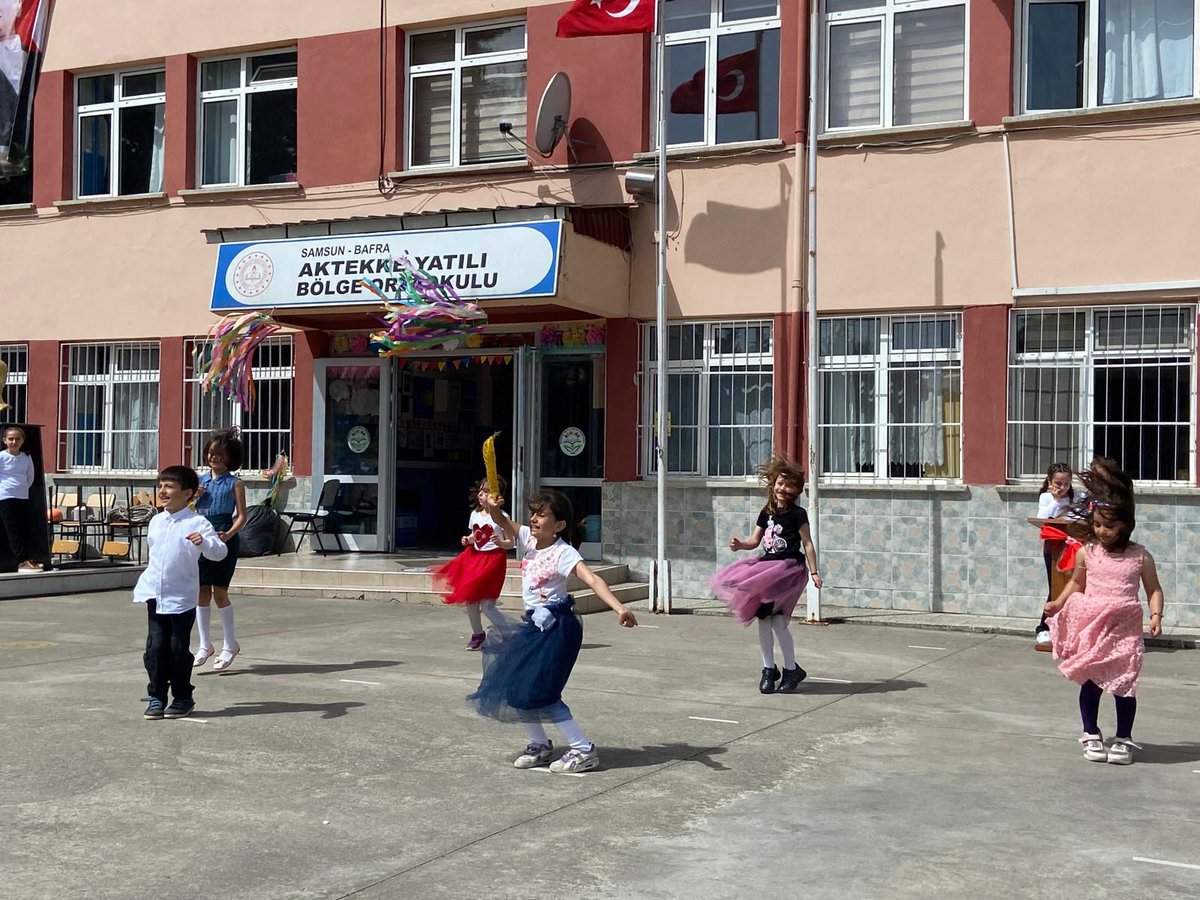 AktekkeB's tweet photo. 23 Nisan Ulusal Egemenlik ve Çocuk Bayramını, okulumuzda coşkuyla kutladık #23nisan @bafra_mem @RecepEmreOzturk @mehmetalikatip1 https://t.co/J17ifseRnl