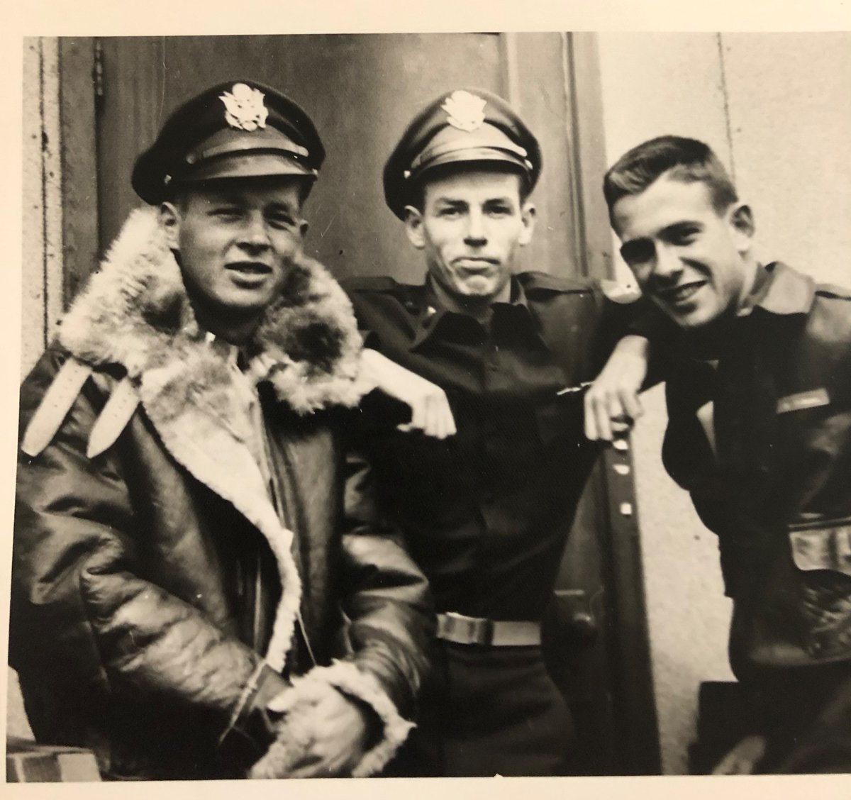 @NatalkaKyiv My father (L) was a WWII pilot who flew 50 missions over Europe & awarded the Distinguished Flying Cross. Many in his squadron did not return. His advice: learn WWII history - don’t let this happen again. Today his family still supports NATO & Ukraine