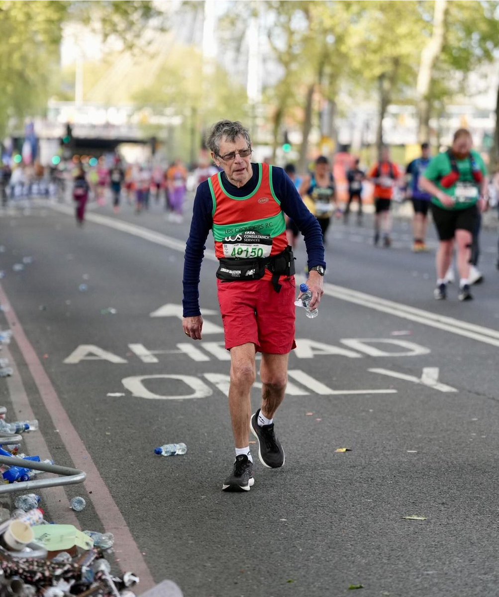 You probably haven’t heard much about Jeff Aston from Cardiff… At almost 80 - he’s 1 of only 6 people alive today who have run every single London Marathon - known as an “ever present”. I feel like he should have more coverage because he’s an absolute legend 🙌🏻