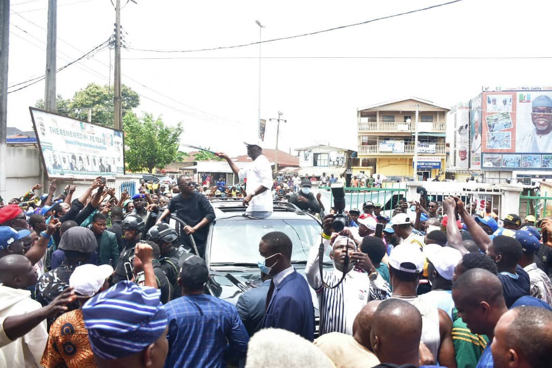 2024: WE HAVE ELECTED A CREDIBLE CANDIDATE, WE'LL WIN IN NOV, SAYS APC CHAIRMAN, ADETIMEHIN - As Gov Aiyedatiwa pays a 'Thank You' visit to the party secretariat, gets rousing cheers from residents.