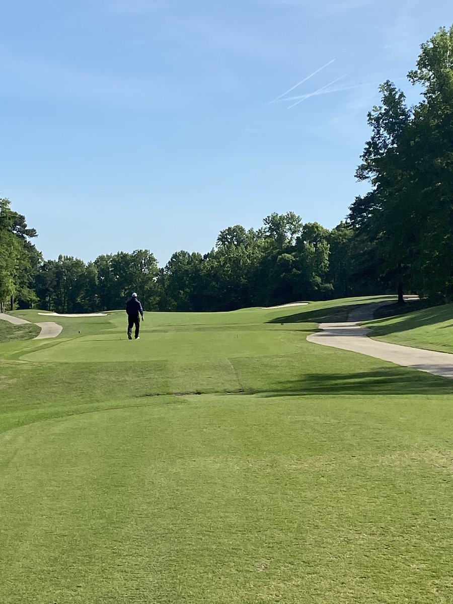 DMcRorie's tweet photo. Perfect morning to spread some love!! @howardfertcolby making jt happen as always and even helping out with tee setup 🤟@HowardCarolinas @FirethorneGCM https://t.co/oPFGYa5tvK