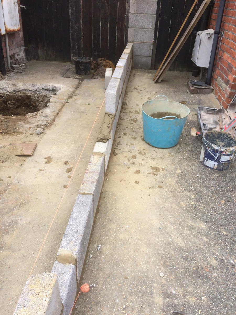 HemaliModha's tweet photo. @SouthamptonCC what’s your views on landlords building party walls without giving notice to neighbours? My elderly parents found this happening in their front garden today! #partywalls #buildingwithoutconsent https://t.co/5JVpFTD7fX