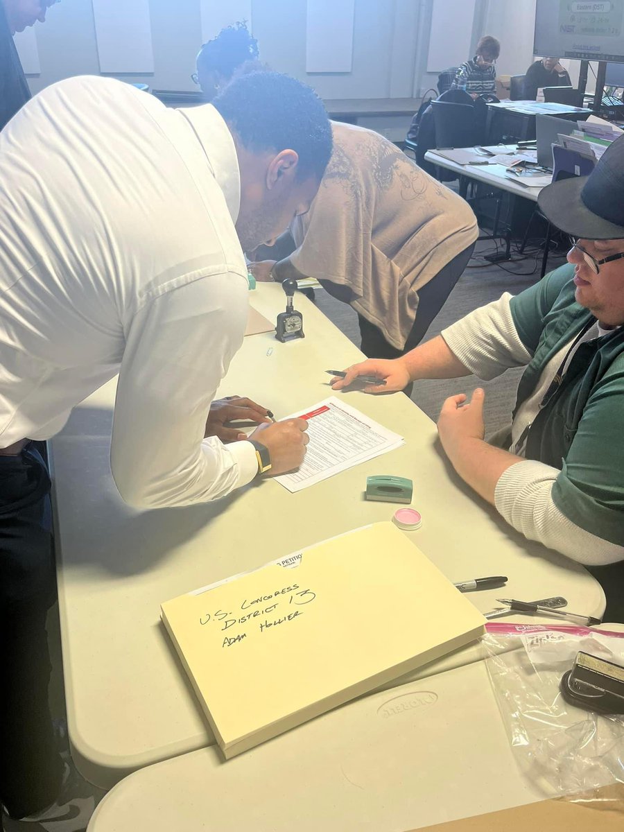 adamholliersr's tweet photo. Thanks to the help of friends, family, and neighbors, I’ve submitted my petitions and taken the oath to file for Congress in the 13th District. I look forward to earning your support over the coming months.
#FilingDay #WeCanDoBetter https://t.co/hOiPLimBh2