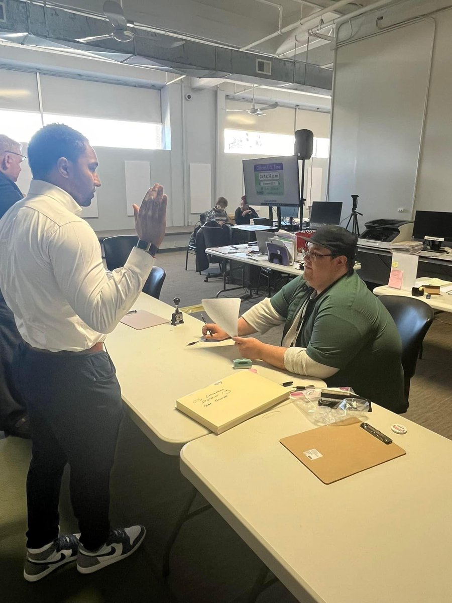 adamholliersr's tweet photo. Thanks to the help of friends, family, and neighbors, I’ve submitted my petitions and taken the oath to file for Congress in the 13th District. I look forward to earning your support over the coming months.
#FilingDay #WeCanDoBetter https://t.co/hOiPLimBh2