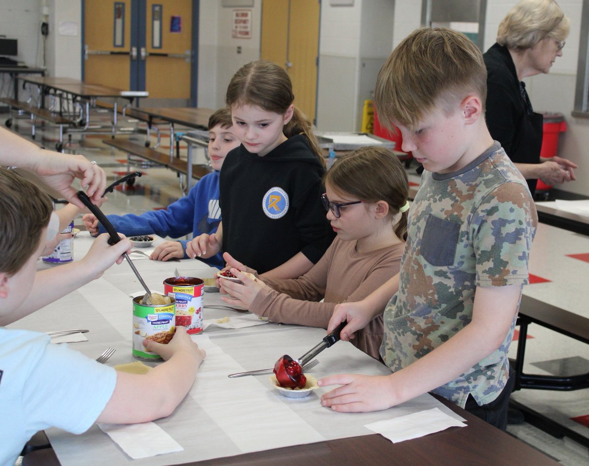 ES students participated in the Pick A Reading Partner (PARP) program again this year. Mrs. Draper's class was recognized for logging the most reading time outside of school! They earned a pie baking class with our cook, Halee Passarell (Personal Touch Food Service)!