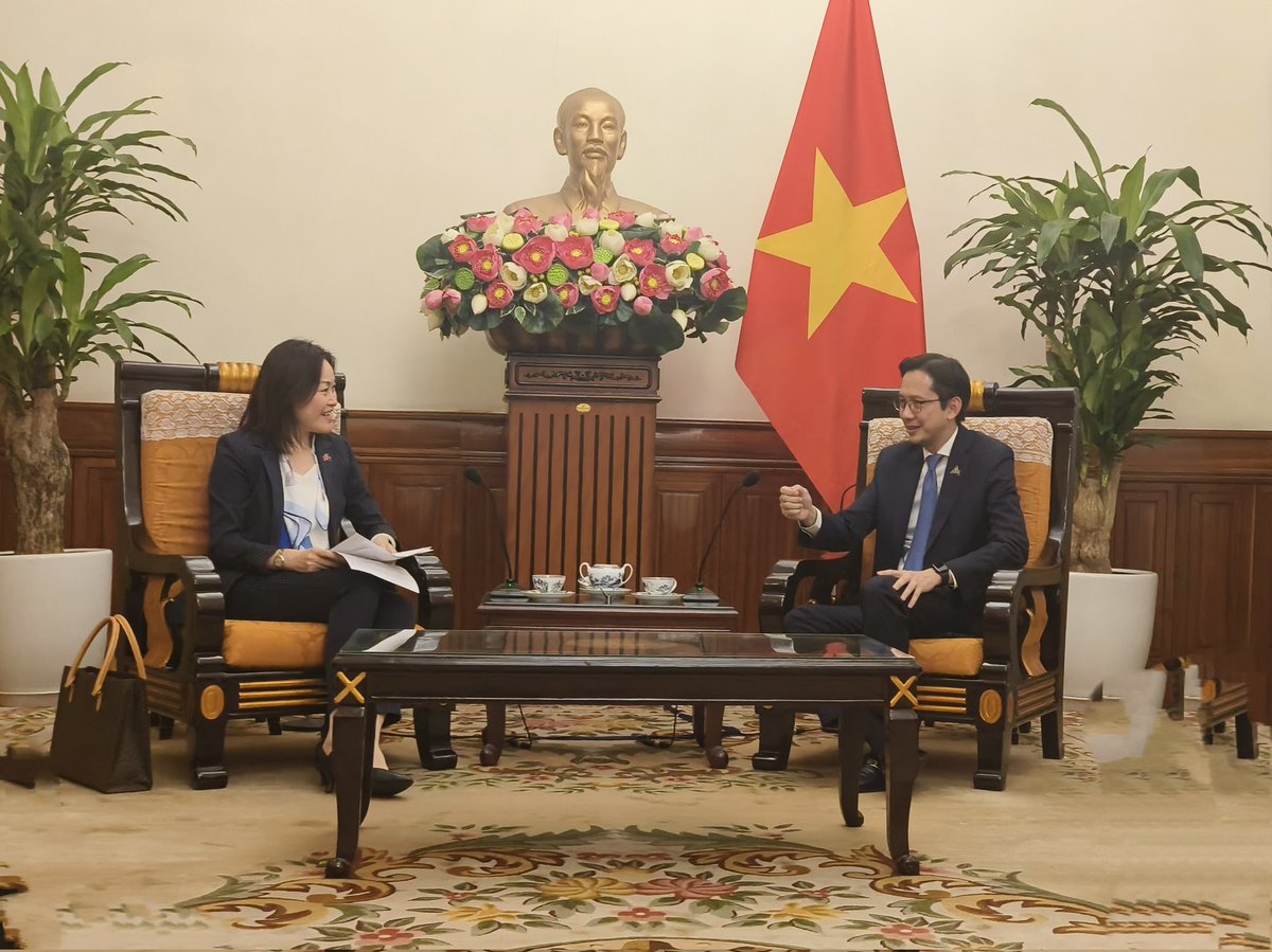 Happy to meet with H.E. Do Hung Viet, Deputy Foreign Minister and ASEAN SOM Leader of Vietnam in Hanoi. Congratulations to Vietnam for succesfully hosting the ASEAN Future Forum 2024. Looking forword to more collaborations to further promote ASEAN-China relations.