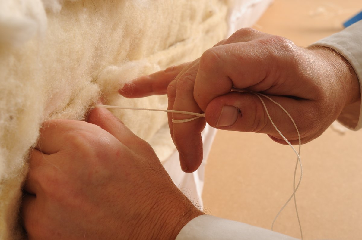 Handcrafted with years of experience under our belts, our master craftsmen draw on decades of expertise to create beds to stand the test of time; offering the ultimate in sleep, night after night ✨