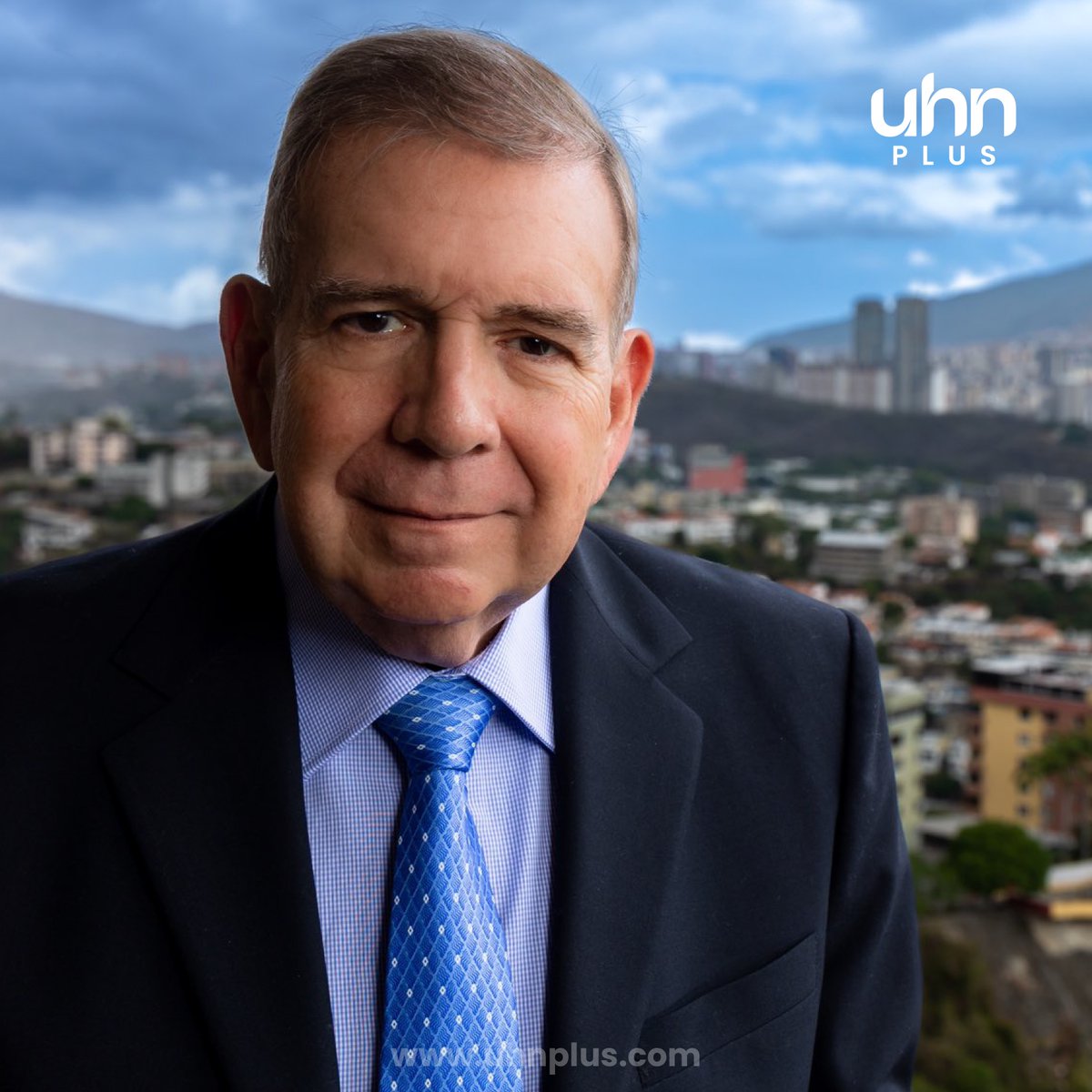 UHN_Plus's tweet photo. 🇻🇪 | AHORA: Edmundo Gonzáles Urrutia, candidato de la oposición venezolana, hace un llamado a la unión para "recuperar a Venezuela y avanzar hacia una transición a la libertad definitiva" en las elecciones del 28 de julio, solicitando apoyo para difundir su mensaje. https://t.co/gr5NTgOKlP