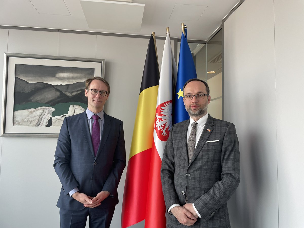 Ambassador Rafał Siemianowski met with Prof. A. Mattelaer @ATJMattelaer from @EgmontInstitute A broad range of issues were discussed at the meeting, including security challenges in Europe, transatlantic relations and 🇧🇪Belgian politics.
