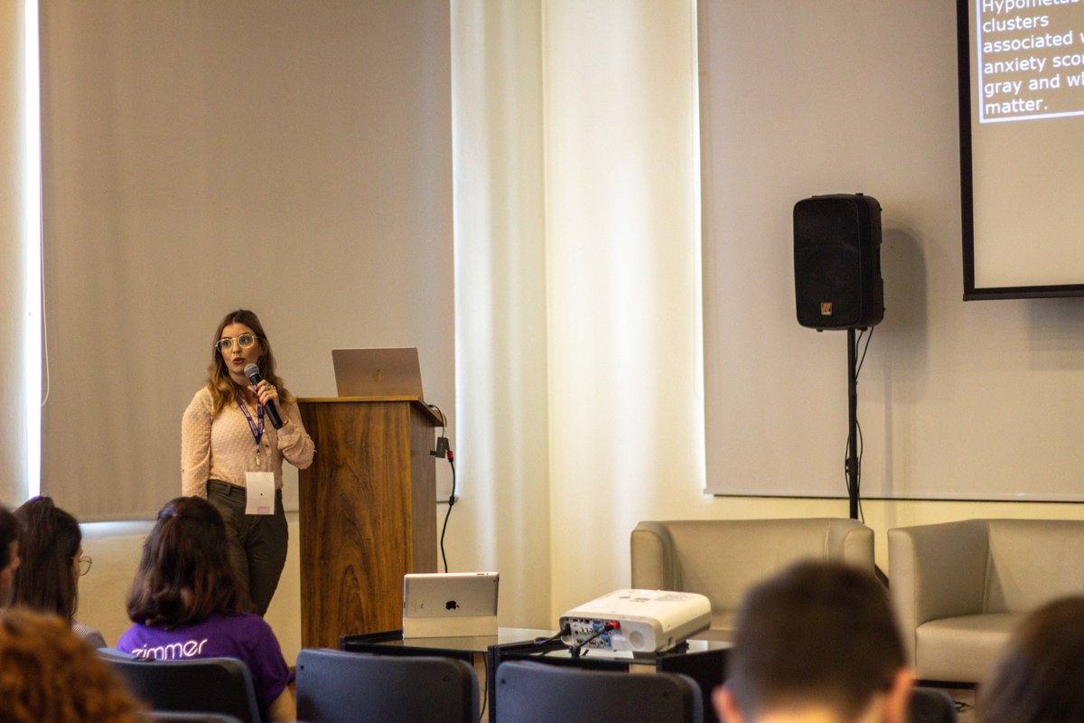 zimmerneurolab's tweet photo. Oral Presentation + Q&amp;A: @DornellesMaiele, @SMoukaled, @aslfricardo, and #DanielArnold in action at #AAICNeuroPOA 🇧🇷
#AAICNeuro @alzassociation https://t.co/o9VZY9gifR