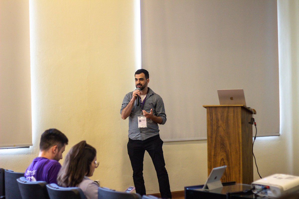 zimmerneurolab's tweet photo. Oral Presentation + Q&amp;A: @DornellesMaiele, @SMoukaled, @aslfricardo, and #DanielArnold in action at #AAICNeuroPOA 🇧🇷
#AAICNeuro @alzassociation https://t.co/o9VZY9gifR