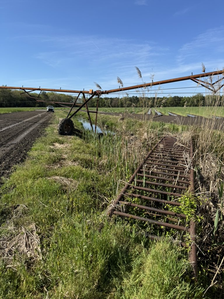 Wanna see what happens when an irrigation pivot gets out of alignment? So it’s gonna be one of those mornings….. 🙃 ⬇️