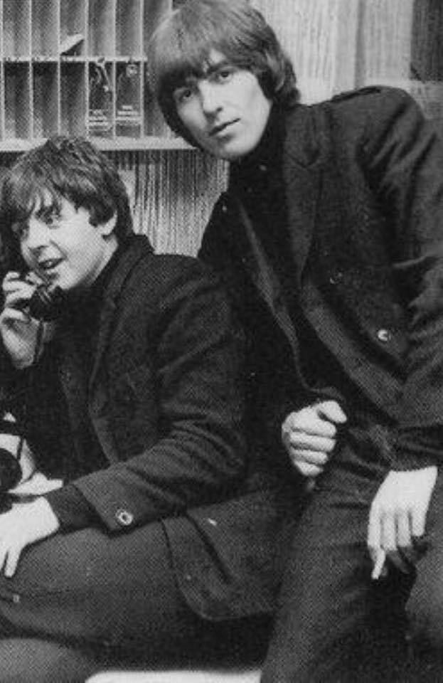 Paul and George 
#PaulMcCartney #GeorgeHarrison