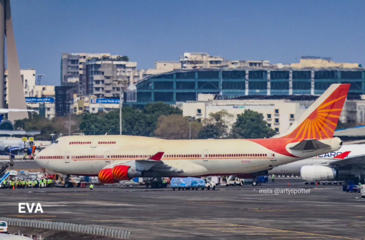 The 4 Queens of Air India awaiting their fate at Mumbai Airport.. while one has left

@CSMIA_Official @airindia @Vinamralongani #airindia #b747 #jumbojet #boeing747 #aviation #avgeek #MumbaiAirport