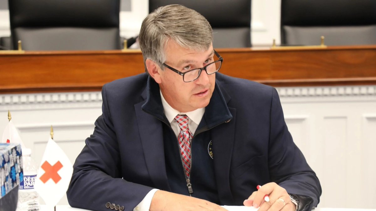 🚨 Breaking Rep. Barry Moore just bought Bitcoin Moore is a member of the House Commodities Subcommittee, responsible for overseeing cryptocurrency regulations Seems like he knows something…