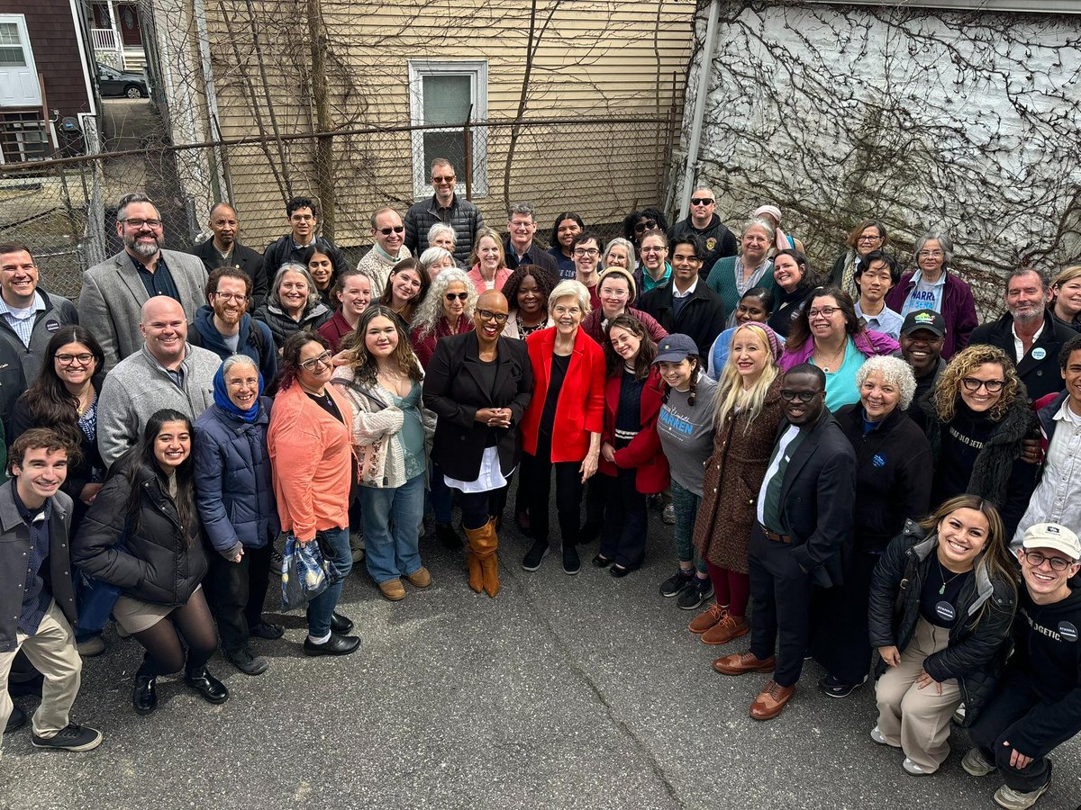 Thank you to @AyannaPressley and all our volunteers for a terrific canvass kickoff in Somerville on Sunday!