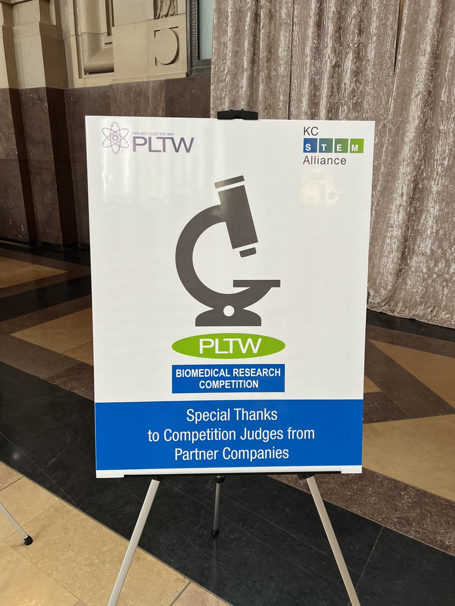 swartz_c's tweet image. The judging has commenced at the PLTW Senior Showcase for the Biomedical Research Competition. Good luck to our USD 232 Bioscience students!  Very innovative Real World projects! @USD_232 @DeSotoWildcats @mvjaguars