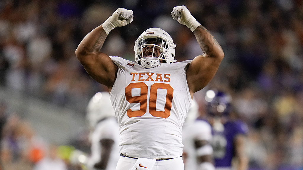 In his final mock of the 2024 NFL Draft, @BuckyBrooks has Texas DT Byron Murphy II as the first defender off the board. Plus, Joe Burrow gets a new wide receiver in Cincinnati. Check out the full first-round forecast, 1-32. nfl.com/news/bucky-bro…