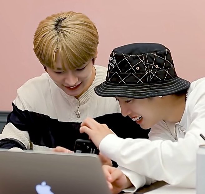 hanmingg's tweet photo. #minsung socmed (not au, but Real Life)

— aka a thread of han and leeknow being unhinged on social media 👬📱 https://t.co/ancNuRaroF