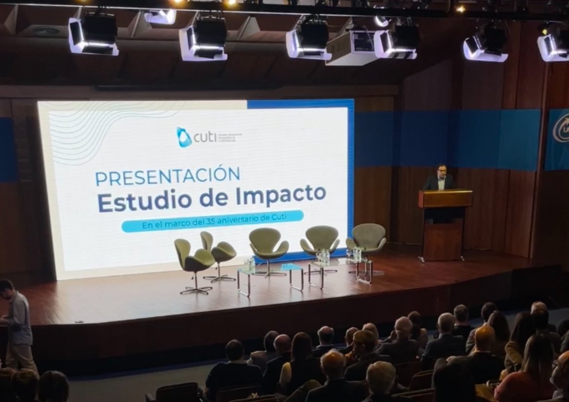 CutiUy's tweet photo. Iniciamos las celebraciones | 35 años de Cuti 💻  

Con más de 400 #SociosCuti, seguimos impulsando la industria y posicionando al sector tecnológico como uno de los principales exportadores de nuestro país 🇺🇾 https://t.co/Cpu4Xcyjrn