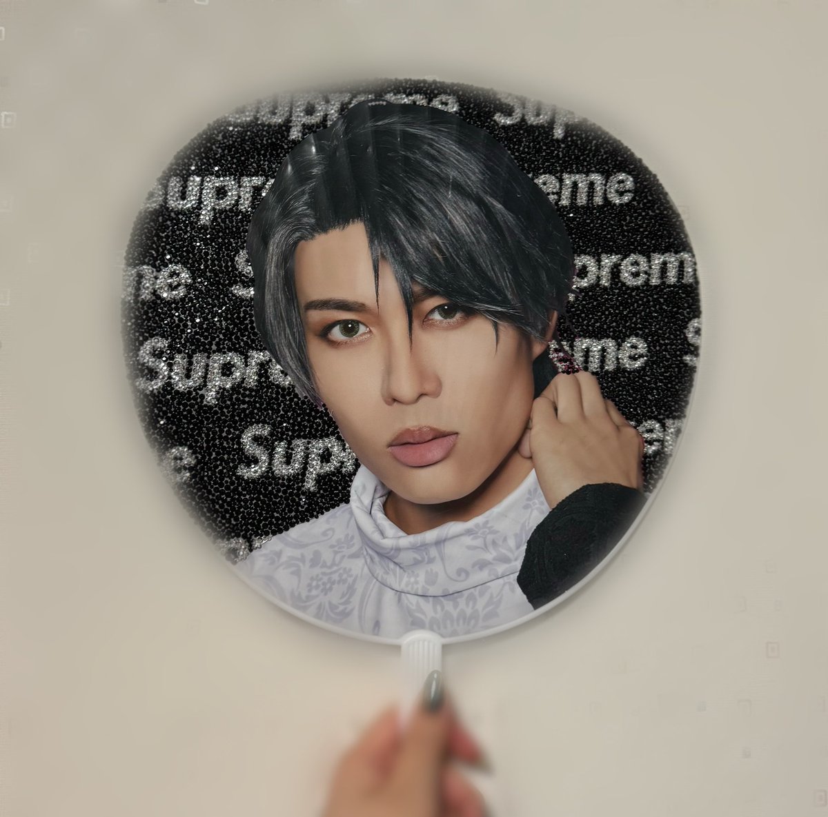 _mk_t_w_'s tweet photo. あまりにもここ動かしてなさすぎたので夜な夜な作った岳さんのうちわデコったブツを投下👇この間優サロン持って行ったら本人にも優良会員さん達にも褒めてもらえて幸でした〜 https://t.co/2Y3m0JVKAz