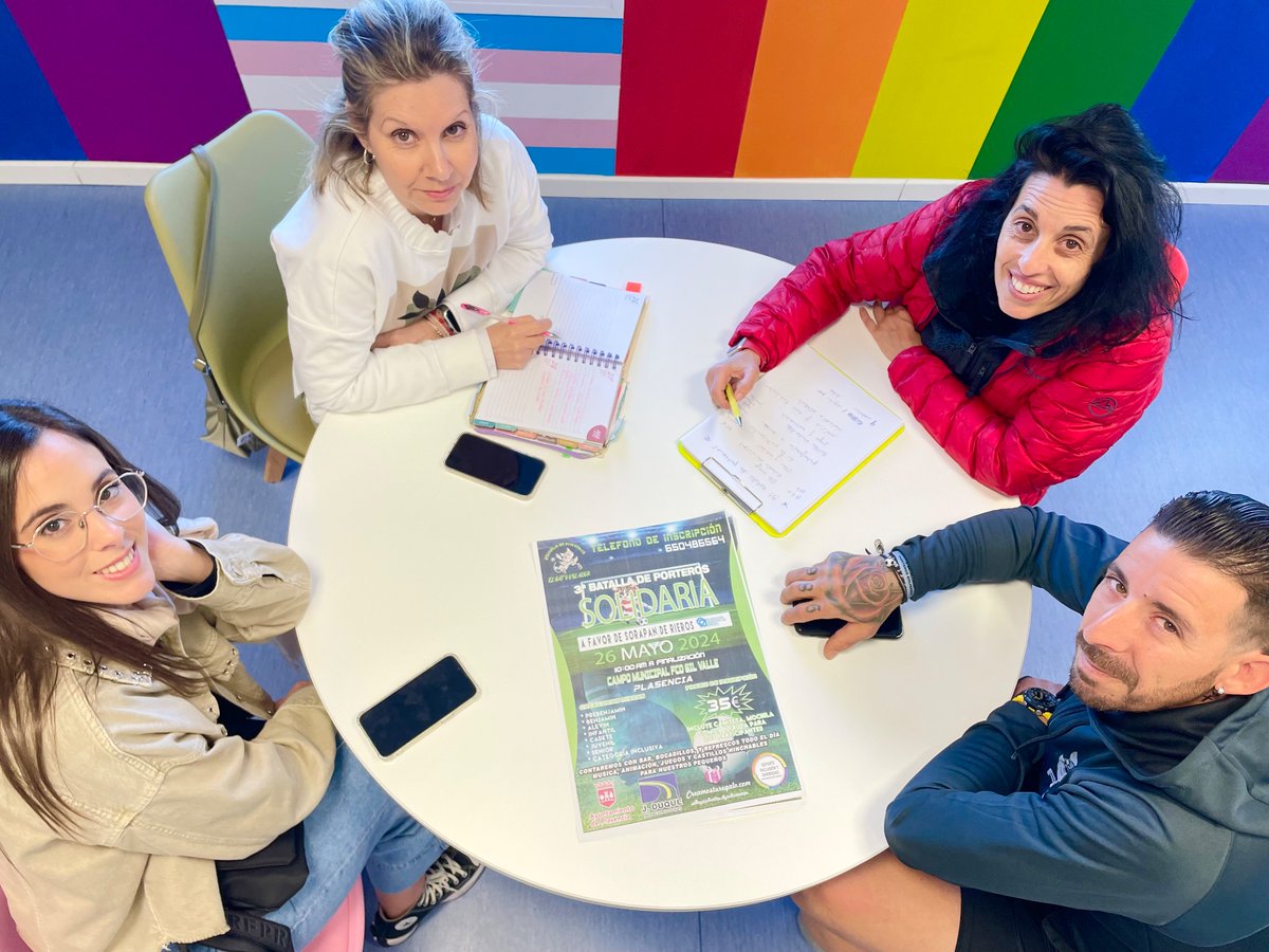 isablanco7's tweet photo. Terminando de preparar la 3 edición de la Gran Batalla de Porteros Solidaria que organiza El Gato Volador. 
Será a finales de mayo, gracias a @fran67110444  por su generosidad, implicación y humildad. Es un gusto trabajar con gente como TÚ.
@Ayto_Plasencia @FundacinSorapn https://t.co/13gYajCeeo