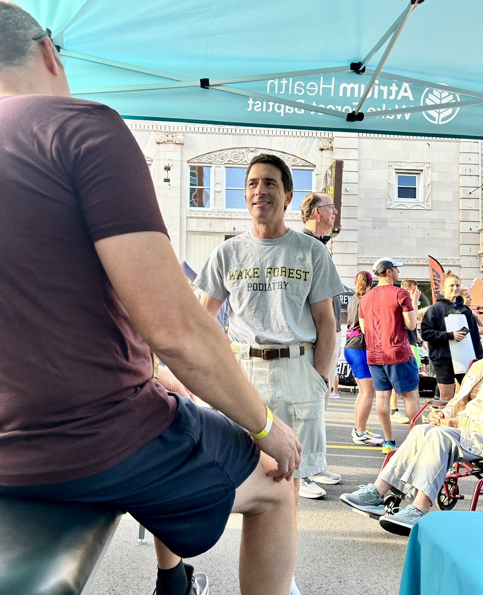 🦶🏼 Our @AtriumHealthWFB Podiatry Team had a great time at the CraftHalf Half Marathon & 5K this past weekend in #dtws! As the official sports medicine partner, we were on hand to answer questions and support the runners! 🏃🏻‍♀️