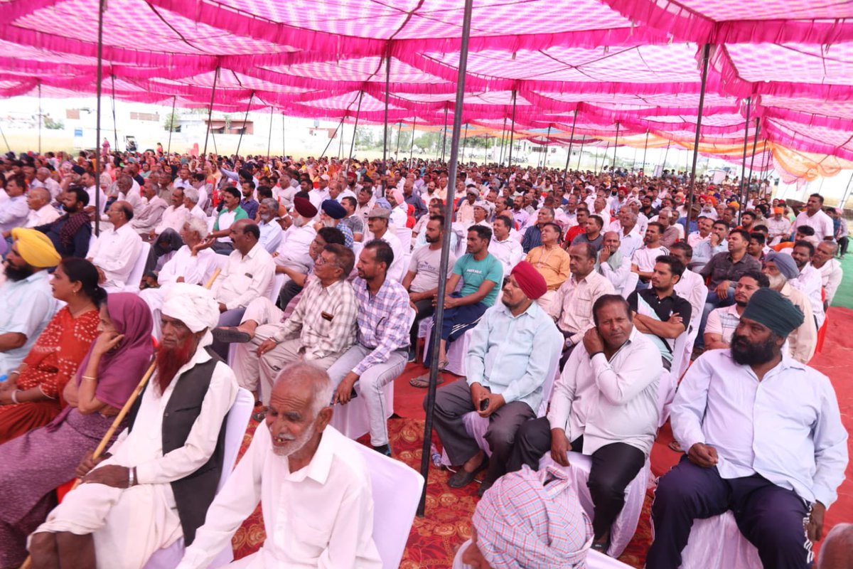 Today I addressed an enormous public gathering in Diwangarh, Suchetgarh, in support of Sh @RamanBhalla_ ✋Jammu-Reasi Lok Sabha MP Candidate. Urged everyone to vote for the Congress party to bring change, drive transformation, and secure a promising future for our Generation and