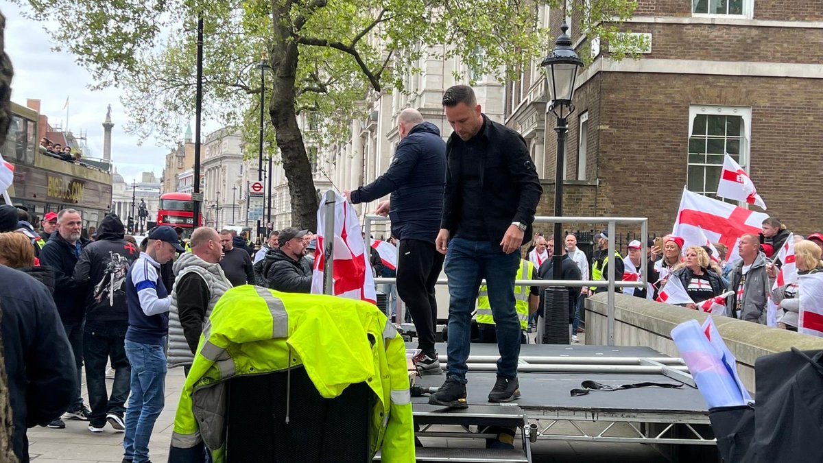 Daniel ‘Danny Tommo’ Thomas, a key Tommy Robinson sidekick, is putting the finishing touches to the stage. He is the organiser of the event. A violent man, was once imprisoned for attempted kidnapping in a drug deal that went wrong ⁦@hopenothate⁩