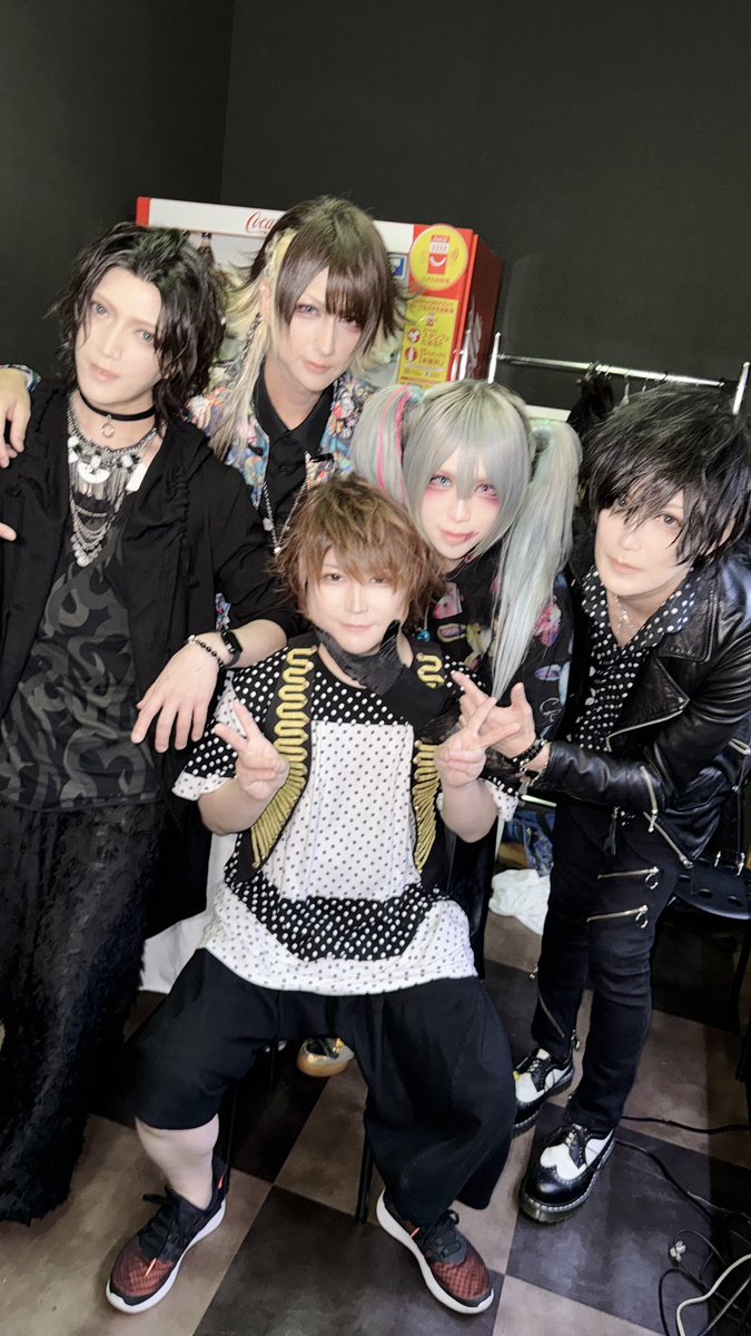 okayutter's tweet photo. 下北沢ReG(れっぐ)ありがとうございましたー🫶取り急ぎ初音ミクの元ネタは僕です☝️

SE
ファンタヂックドリーマー
裏切るヘルメス
カラフルデイズ
アリステリアル
摩天楼の雨男
メカウサギ
Cinderela
おわらないせかいのおわりかた
あかいくつ
Dr Solo
墨黒い城
ジギタリス
https://t.co/yAMz04yrz4
オクリオオカミ
あいやや
-en-
ファンキーボウイ
空下賛歌
#イロクイ