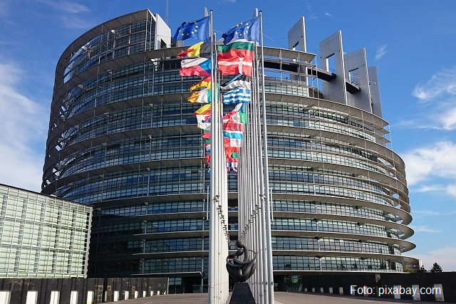 RRInternational's tweet photo. Parlamentul European a adoptat marţi #directiva privind aşa-numitul 'drept la reparare', care dă consumatorilor dreptul de a le fi #reparate #produsele uzate, de către producători, la un preţ rezonabil şi într-un termen rezonabil după perioada de garanţie legală. @agerpres https://t.co/kzA19HzvU5