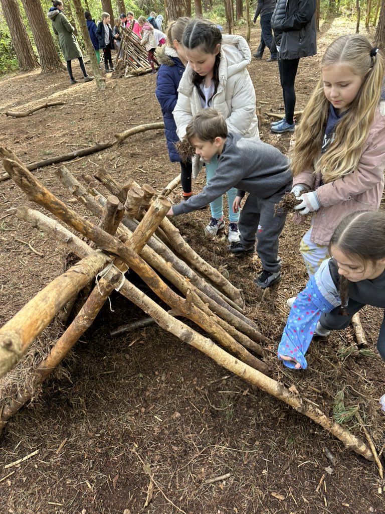 MrPatten2's tweet photo. Den building @GarstonCE https://t.co/4bDmLSQ9qr