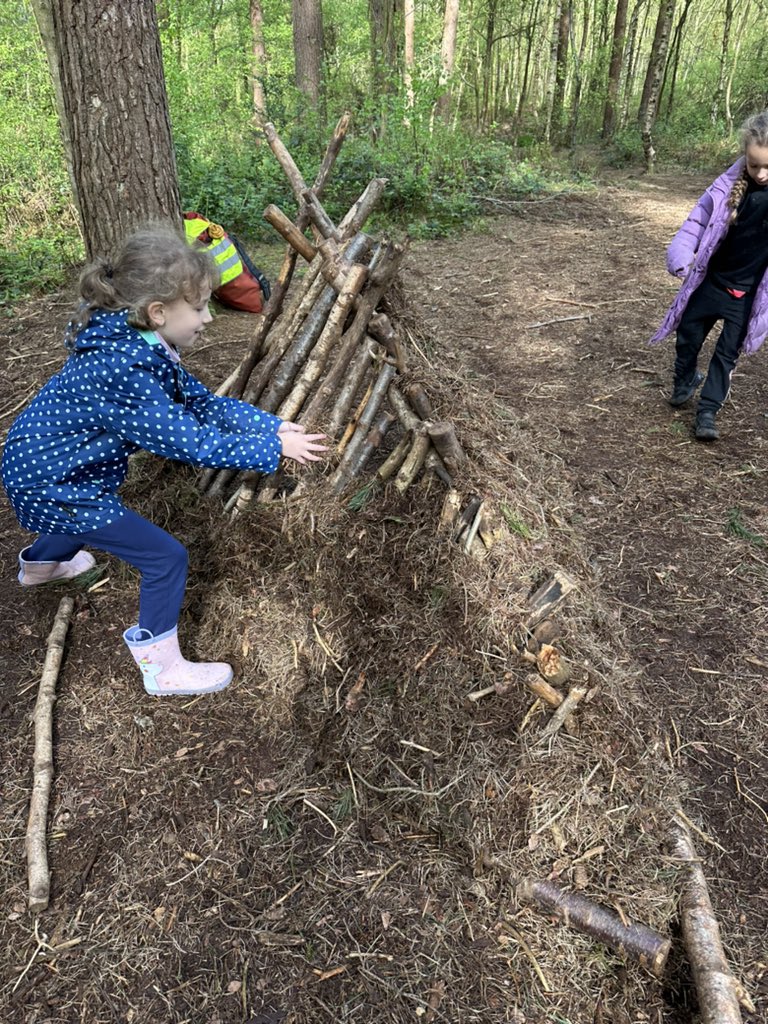 MrPatten2's tweet photo. Den building @GarstonCE https://t.co/4bDmLSQ9qr