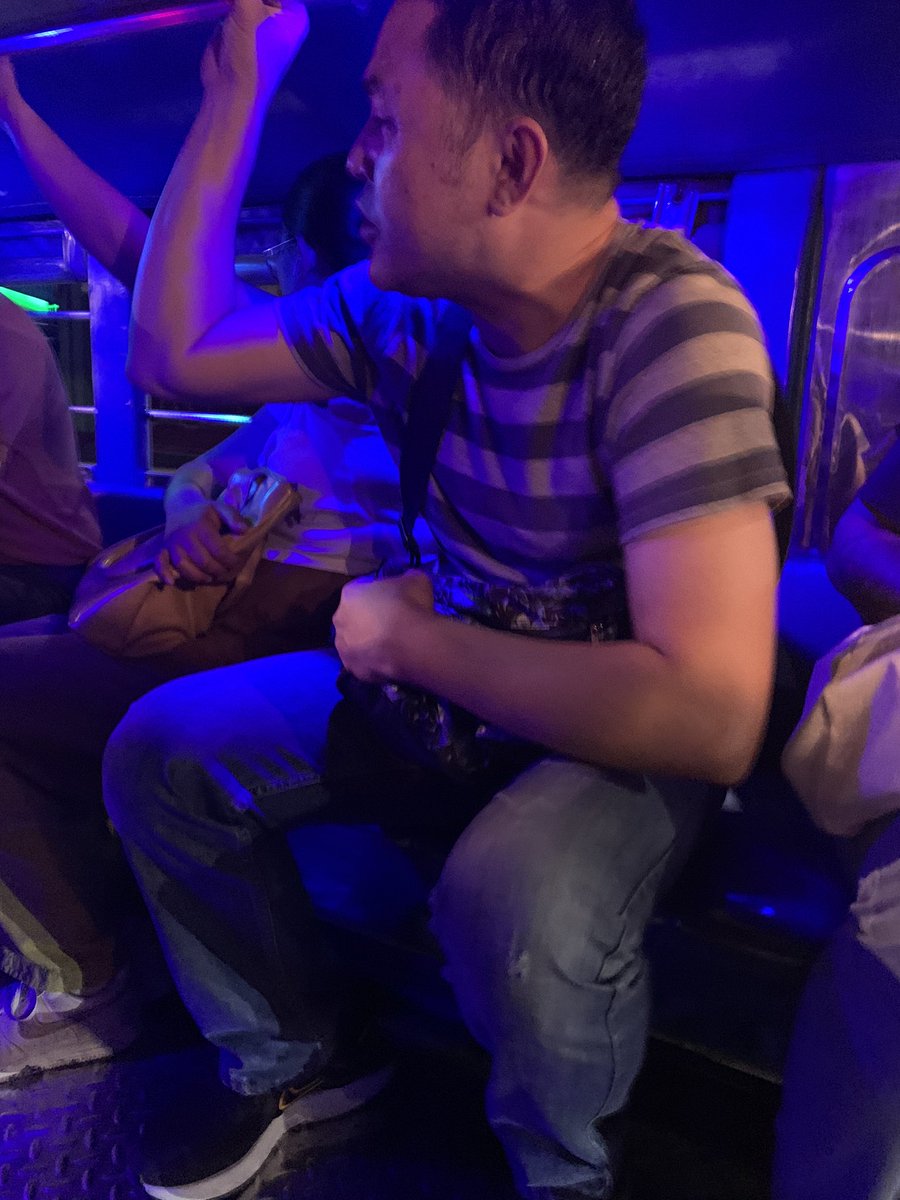 jinsbasket's tweet photo. ‼️MANYAKIS, POSTING FOR AWARENES‼️ my friend saw this dude in the Cubao-Quiapo/Taft jeep route around 7PM. Arms were crossed the entire time and ineextend niya middle finger niya from the arm close to his body to reach the lady’s priv. part!! (see reply for his details) https://t.co/k0ESwdZbIg